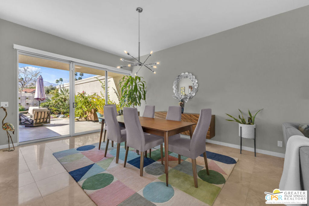 1211 Tamarisk West Street