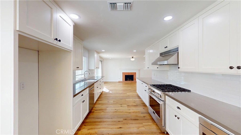 15772 Grey Oaks Street