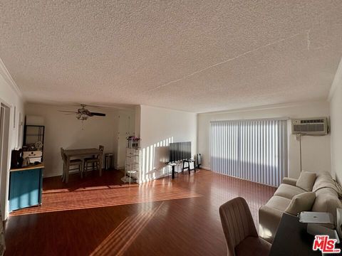 Photo of 11815 Mayfield Avenue, Los Angeles, CA 90049 (MLS # 26663573)