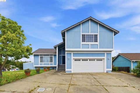 Photo of 587 Birkdale Dr Dr, Vallejo, CA 94591 (MLS # 41132890)