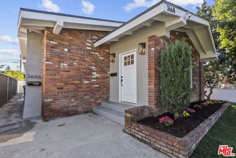 Photo of 3666 2nd Avenue, Los Angeles, CA 90018 (MLS # 25621321)