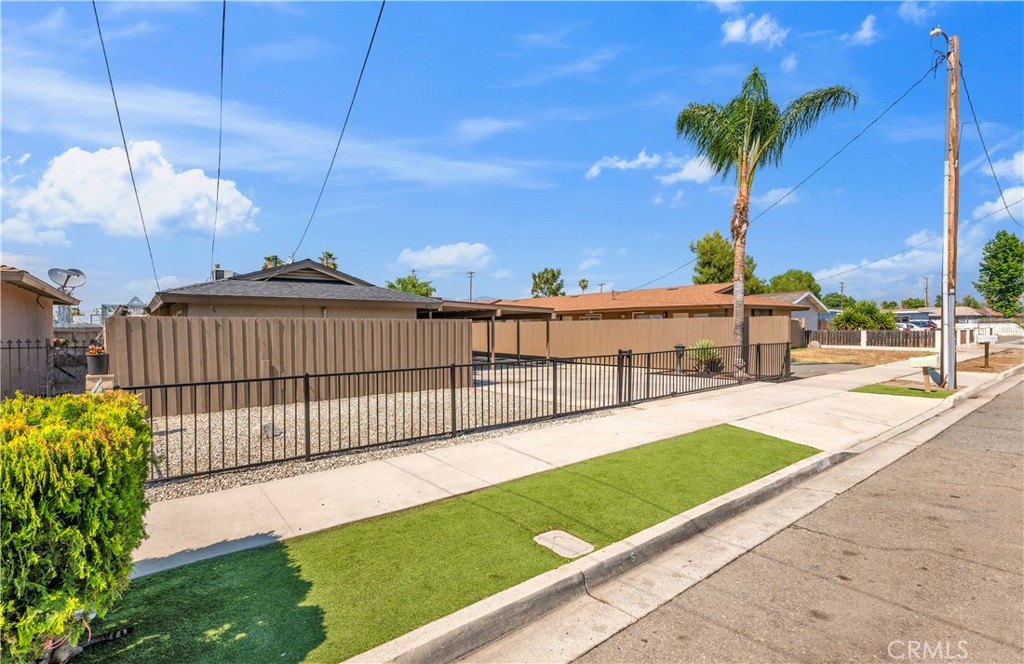 470 W Kimball