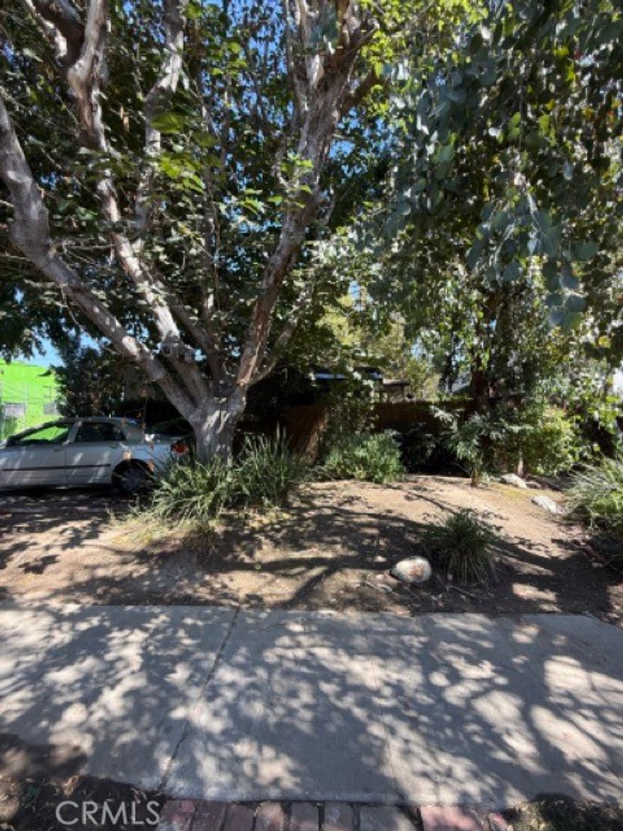 Exceptional investment opportunity in a prime North Hollywood corner location. The property offers convenient access to major freeways, Burbank, Downtown Los Angeles and West LA. Features include separate meters, garages, and consistently strong rental demand, making this an attractive and reliable asst. Please do not disturb long-term tenants. Four private garages and one uncovered off-street parking.