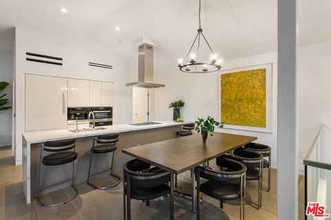 Photo of 8600 Wilshire Boulevard #TH3, Beverly Hills, CA 90211 (MLS # 26861015)