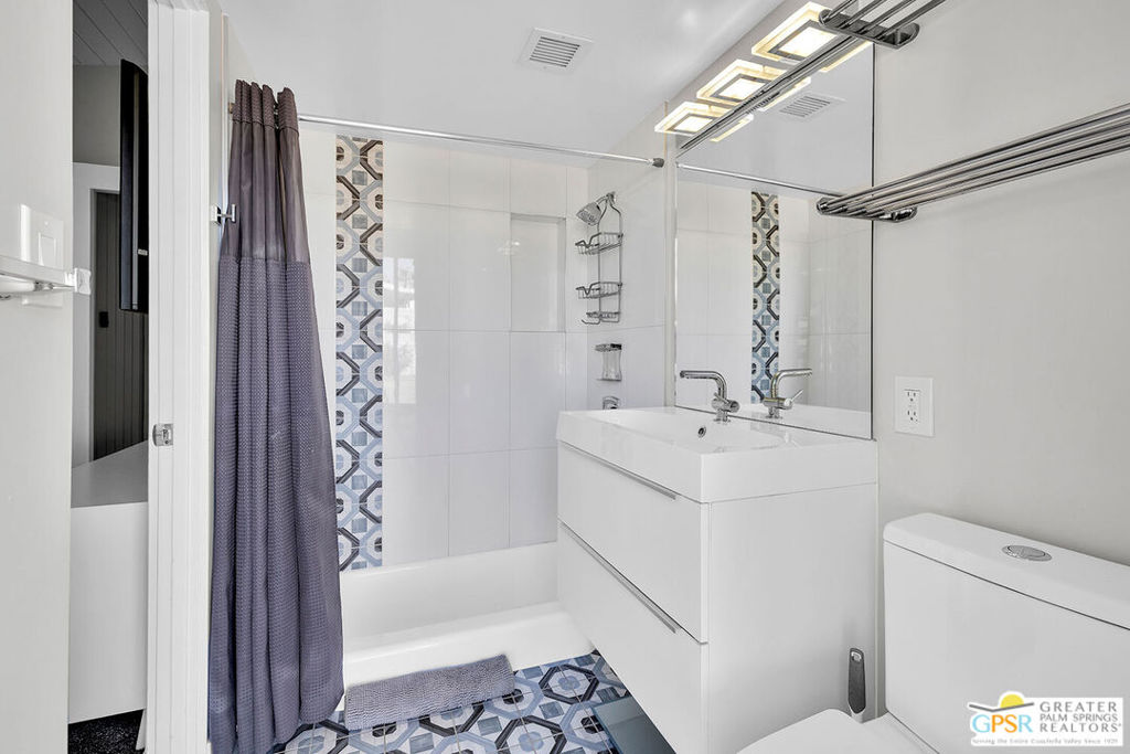 Racquet Club East - Residential