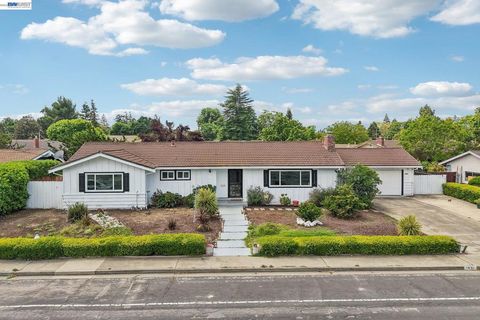 Photo of 1691 Clayton Way, Concord, CA 94519 (MLS # 41132654)