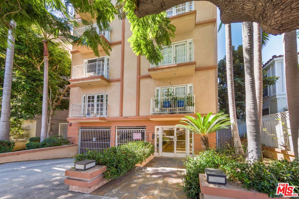 Photo of 2205 S Bentley Avenue #302, Los Angeles, CA 90064 (MLS # 25621537)