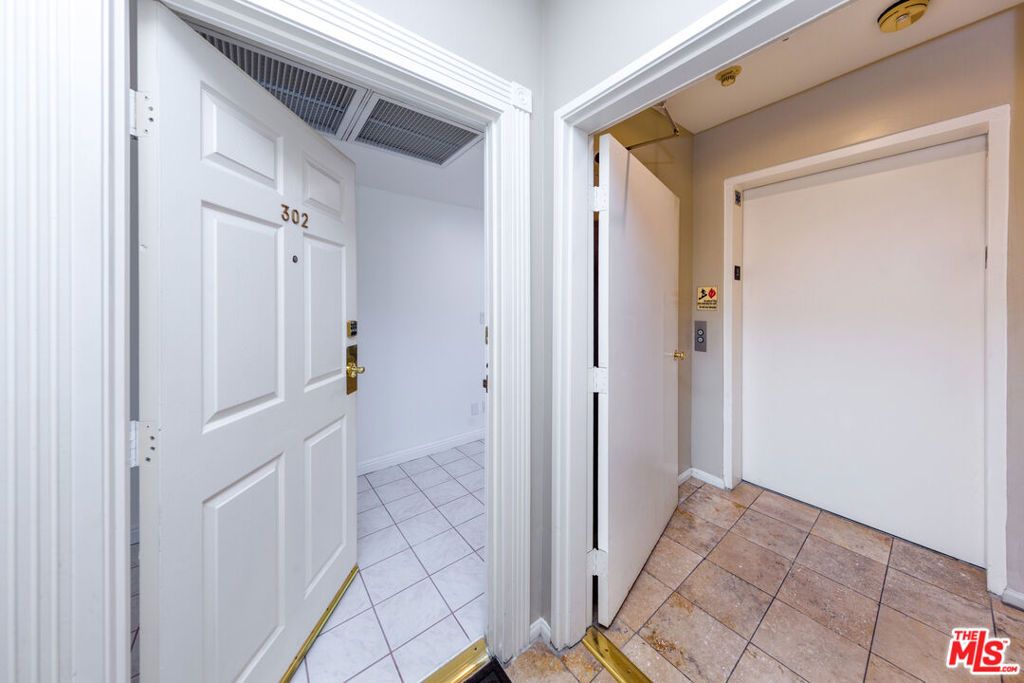 Photo of 2205 S Bentley Avenue #302, Los Angeles, CA 90064 (MLS # 25621537)