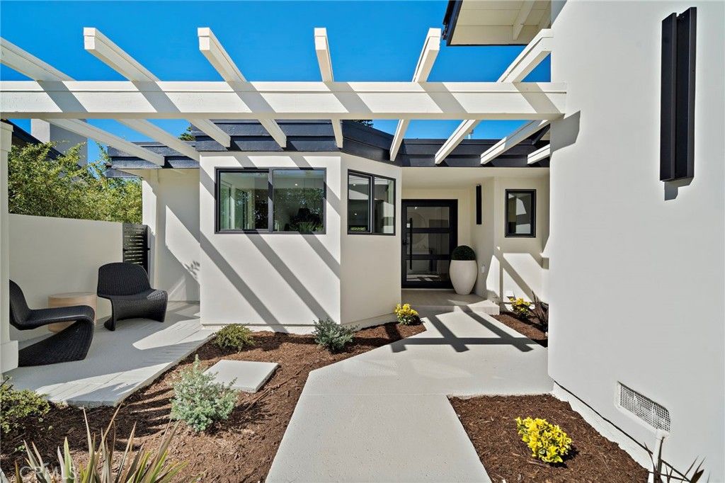 Photo of 37 Beachcomber Dr, Corona Del Mar, CA 92625 (MLS # OC26029664)