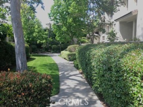 Photo of 9 Evening Breeze, Irvine, CA 92603 (MLS # NP25252559)