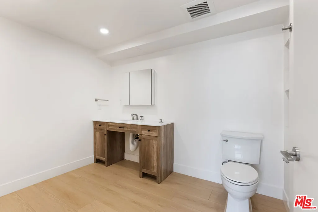 Cypress, California 90630, United States, 1 Bedroom Bedrooms, ,1 BathroomBathrooms,Residential,Active,239297