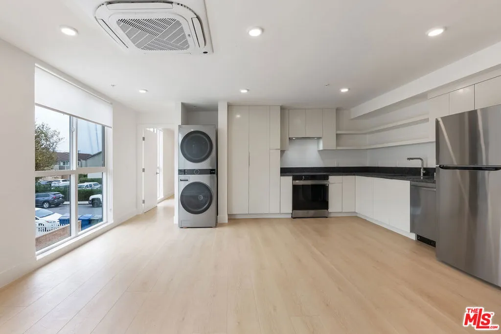 Cypress, California 90630, United States, 1 Bedroom Bedrooms, ,1 BathroomBathrooms,Residential,Active,239297