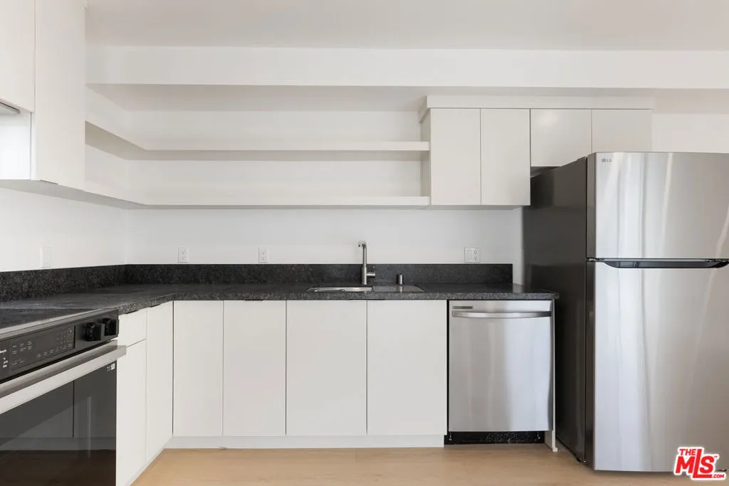 Cypress, California 90630, United States, 1 Bedroom Bedrooms, ,1 BathroomBathrooms,Residential,Active,239297