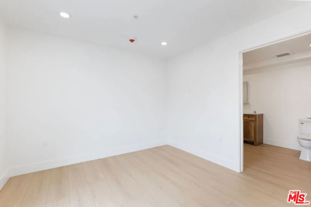 Cypress, California 90630, United States, 1 Bedroom Bedrooms, ,1 BathroomBathrooms,Residential,Active,239297