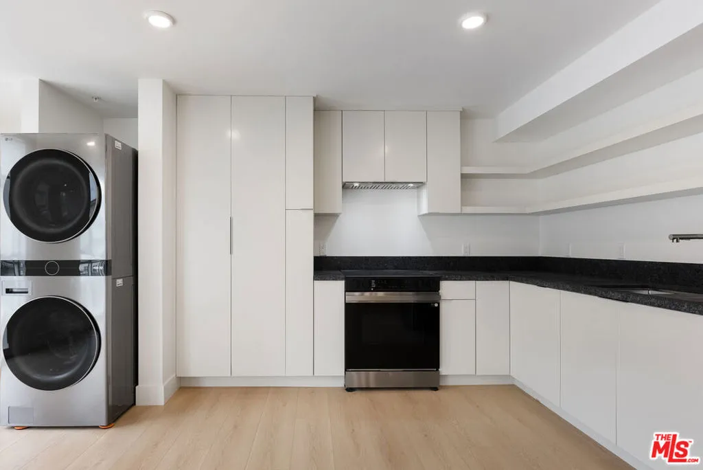 Cypress, California 90630, United States, 1 Bedroom Bedrooms, ,1 BathroomBathrooms,Residential,Active,239297