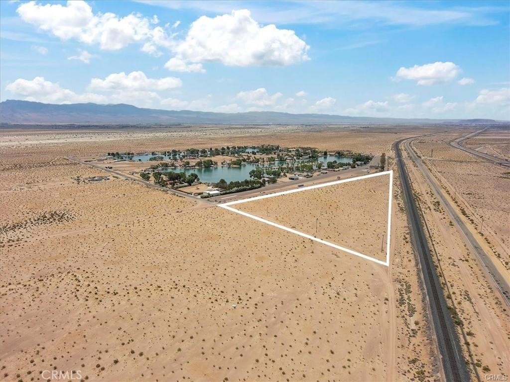 14+ ACRES – POSSIBLE RESIDENTIAL LAND!
Newberry Springs, San Bernardino County – situated between Barstow and the Nevada state line, just off I-15 en route to Las Vegas. Flat terrain, ready for your vision. Zoned residential, with two planned developments nearby – ideal for a custom home, mini ranch, or investment subdivision. Easy access to the freeway yet far enough to enjoy desert peace. No HOA, low taxes, sunsets that hit deep. Seller open to creative terms.
Don’t wait—this gem won’t last. Buyer to verify all information.