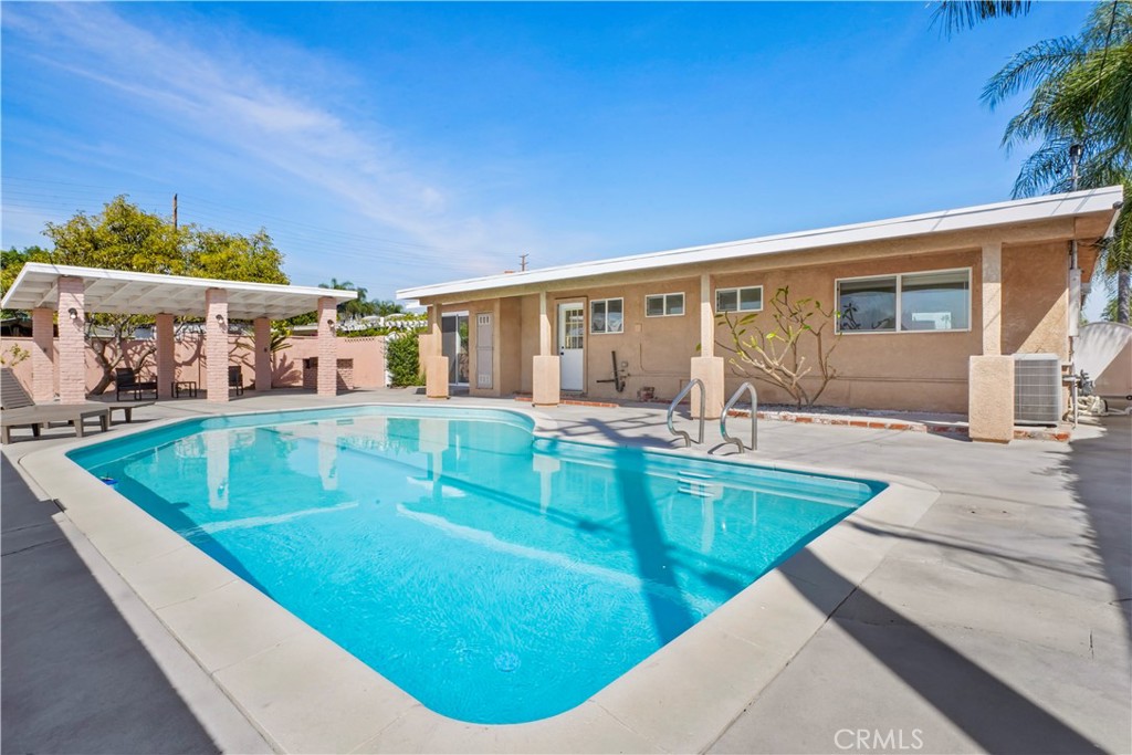 4739 N Conwell Avenue