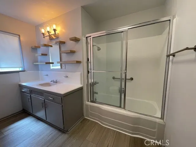 Burbank, California 91504, United States, 1 Bedroom Bedrooms, ,1 BathroomBathrooms,Residential,Active,250677