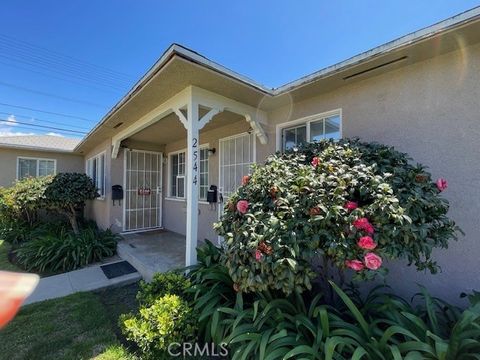 Photo of 2544 N Brighton St, Burbank, CA 91504 (MLS # SR25269790)