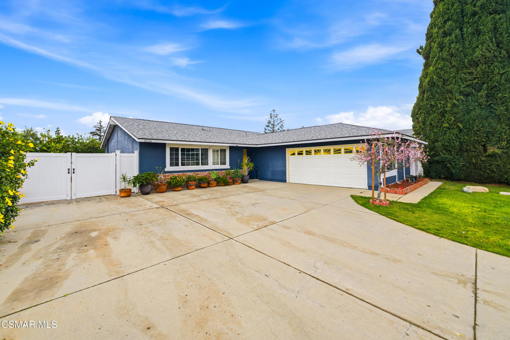 2516 E Phyllis Street