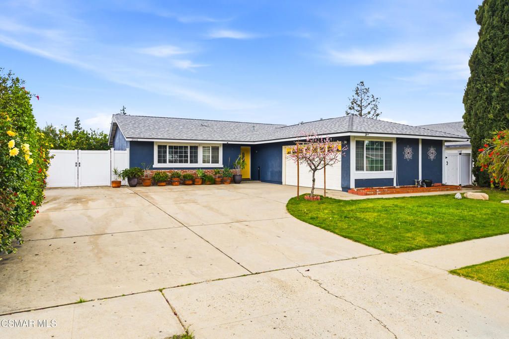 Photo of 2516 E Phyllis Street, Simi Valley, CA 93065 (MLS # 226000652)