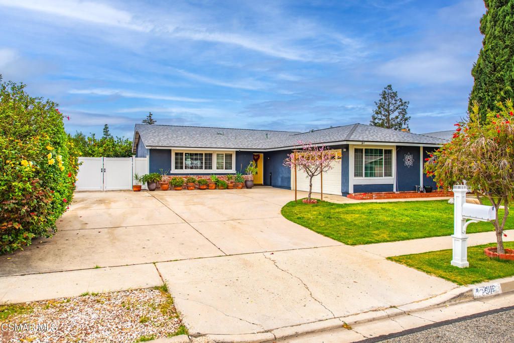 Photo of 2516 E Phyllis Street, Simi Valley, CA 93065 (MLS # 226000652)