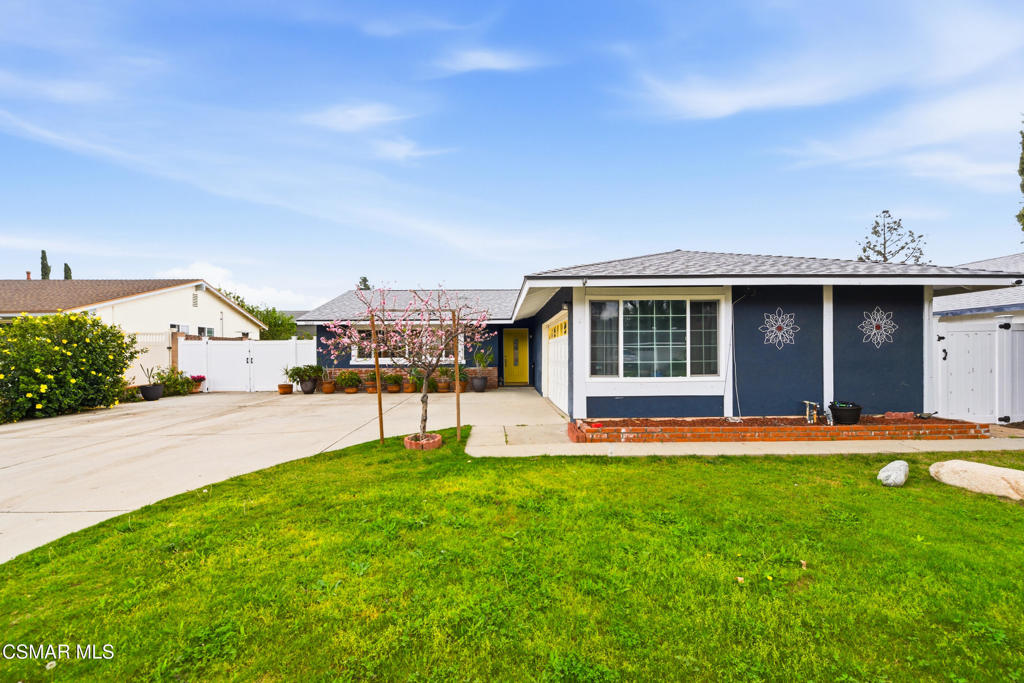 2516 E Phyllis Street