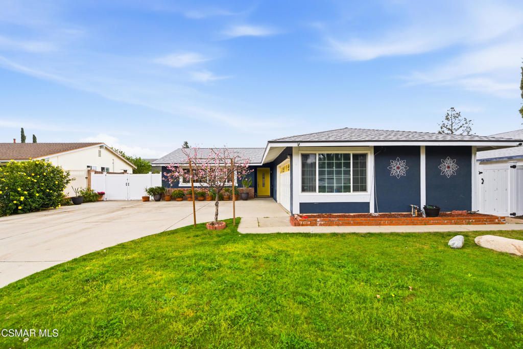 Photo of 2516 E Phyllis Street, Simi Valley, CA 93065 (MLS # 226000652)