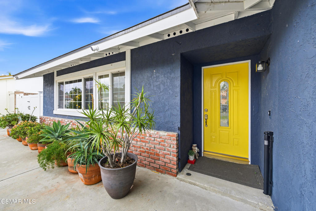 2516 E Phyllis Street