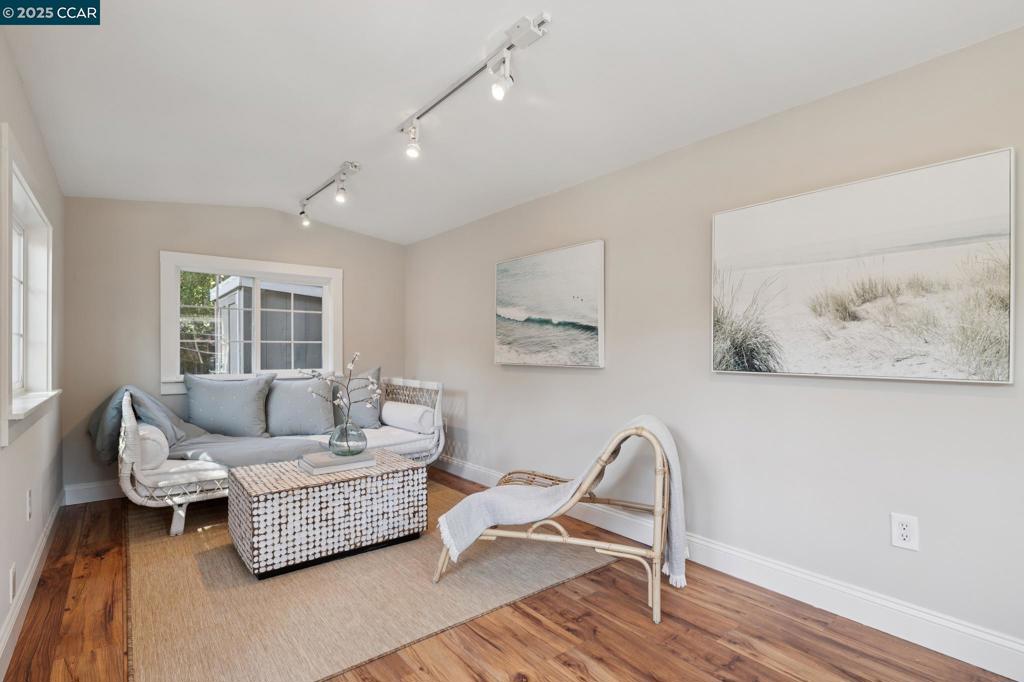 BURTON VALLEY - Residential