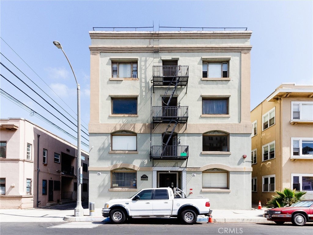 323 W 4th.   Unit 101 ST