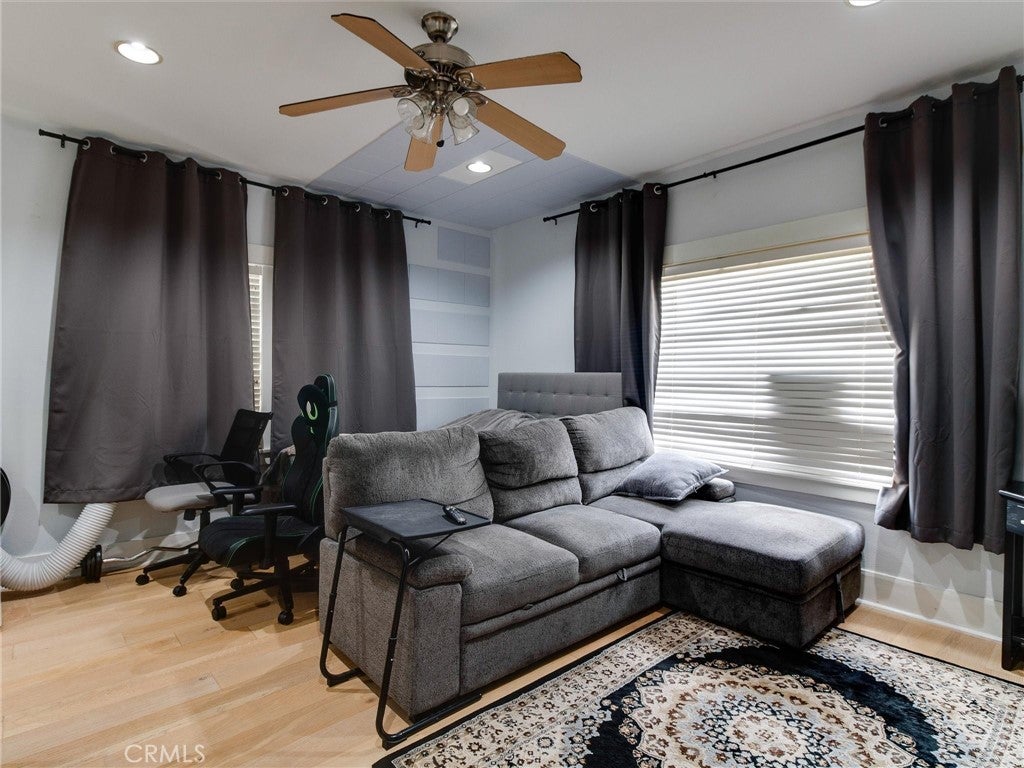 323 W 4th. Unit 101 101