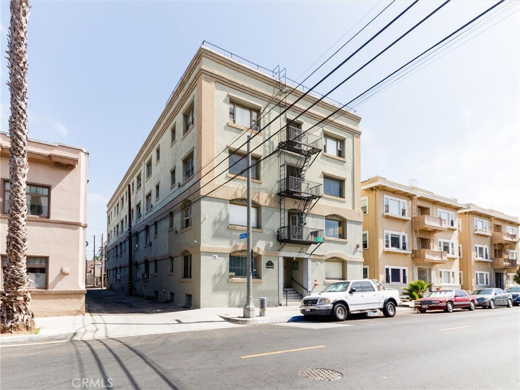 323 W 4th. Unit 101 101