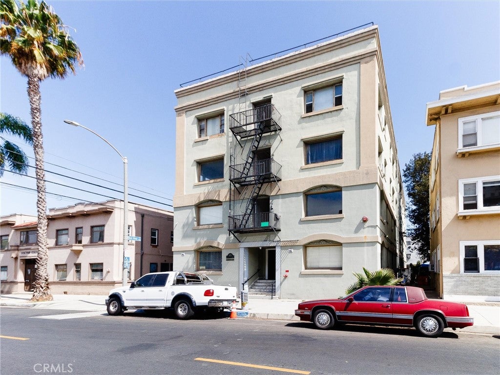 323 W 4th.   Unit 101 101