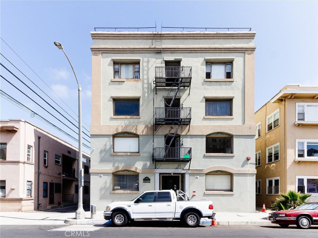 323 W 4th.   Unit 101 101
