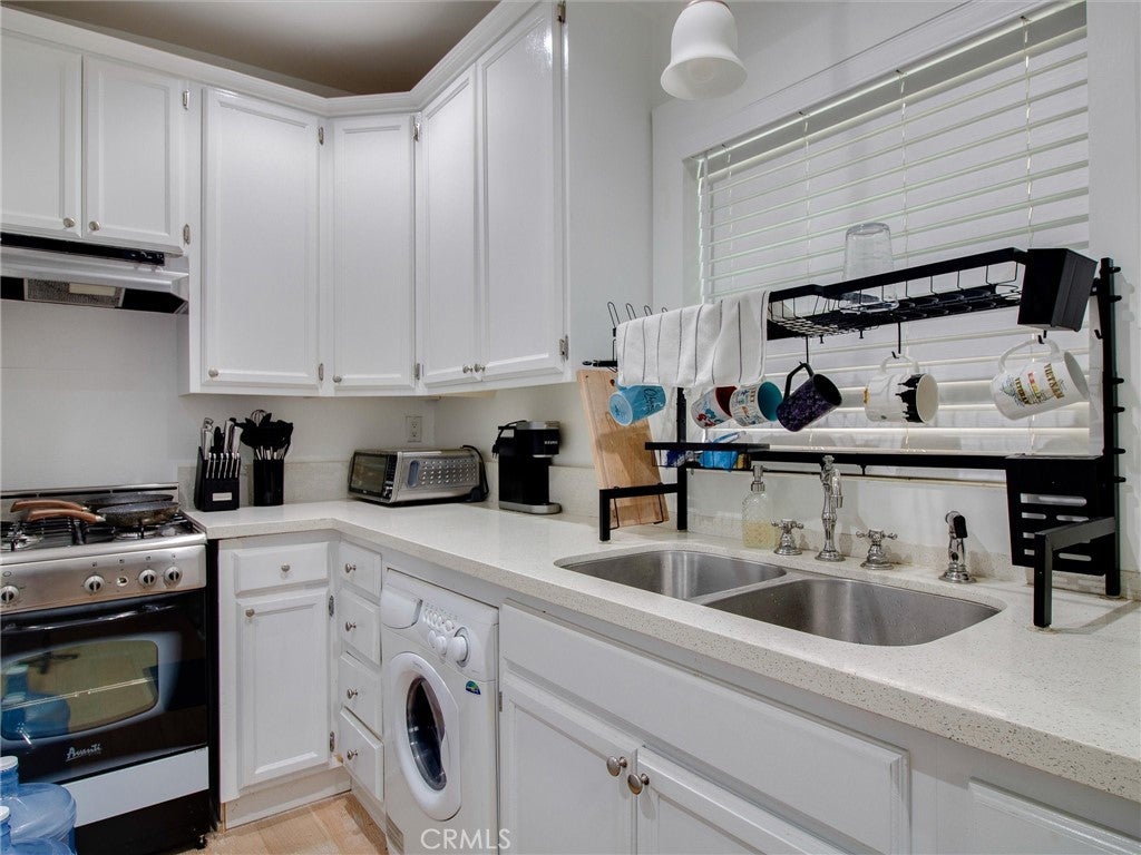 323 W 4th.   Unit 101 ST
