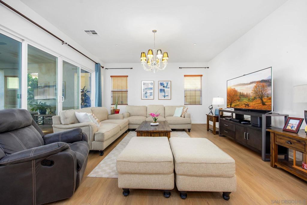 1818 Santa Christina Ave