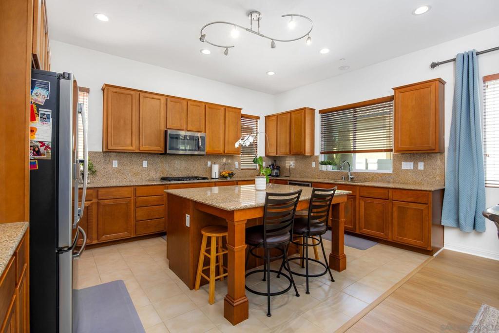 1818 Santa Christina Ave