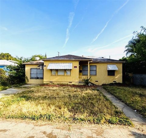Photo of 14129 Burton Street, Panorama City, CA 91402 (MLS # SR26065444)