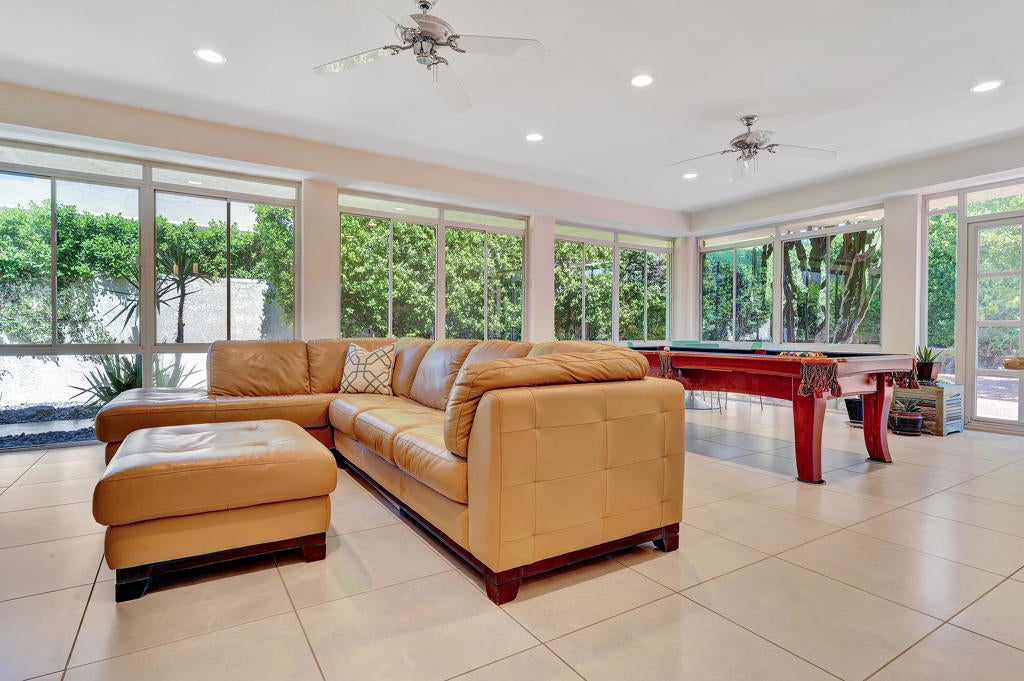 47 Mission Palms Drive E