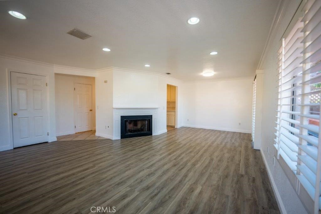 Well maintained condo, 3 bedrooms, 2 1/2 bathrooms, upgraded kitchen, upgraded bathrooms... Nice floor plan, the living room with a gas fireplace, crown molding all around, three large windows filling with an abundance of natural lights; an enclosed, good sized front yard sitting outside of the dining room, feeling the breeze of the fresh... All bedrooms are upstairs. A ceiling fan hanging down from the high ceiling in the center of the master bedroom, the sunbeams shines through the slowly rotating fan blades..., comfort and warm!
Laundry area upstairs, save time for enjoying the life! No pets, no smoking.