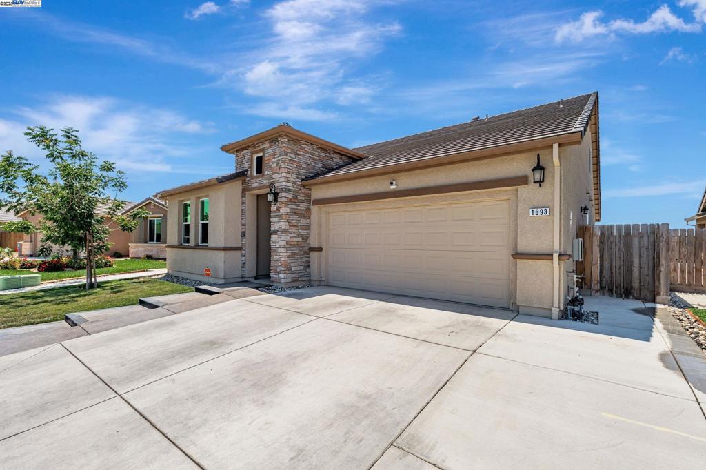 1893 Summit Dr