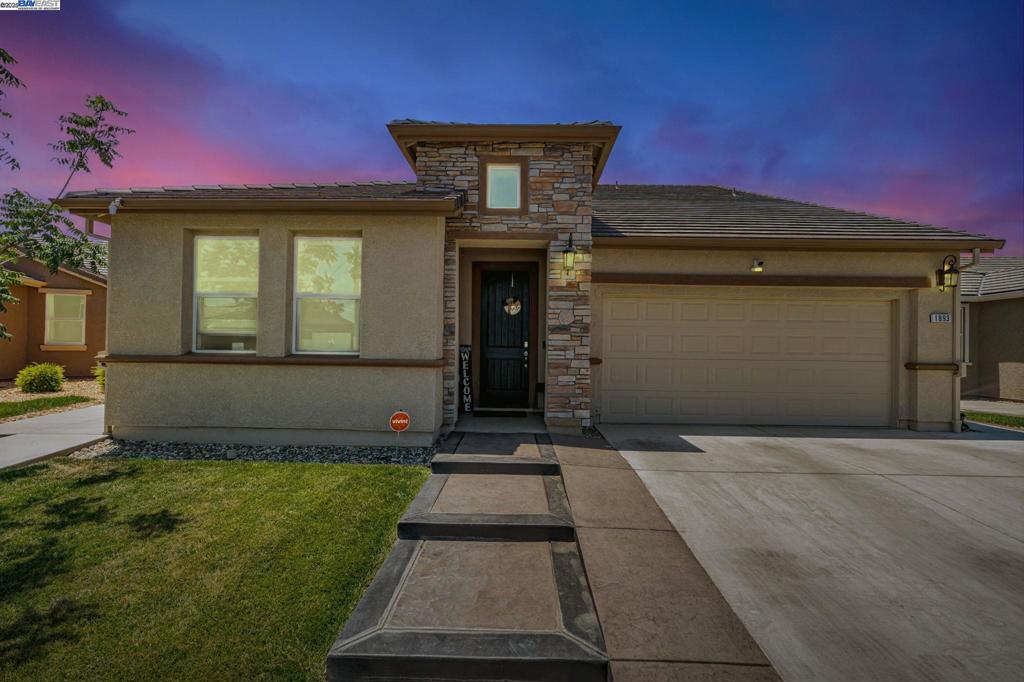 1893 Summit Dr