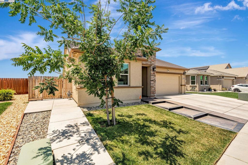1893 Summit Dr