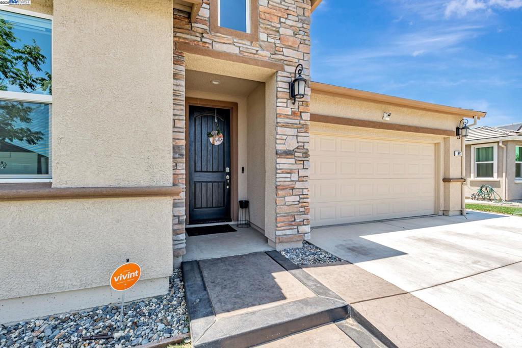 1893 Summit Dr