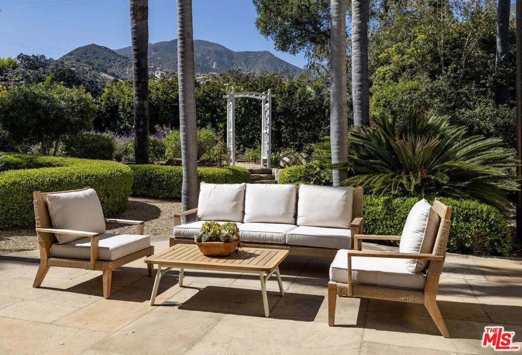 Montecito, California 93108, United States, 5 Bedrooms Bedrooms, ,6 BathroomsBathrooms,Residential,Active,172569