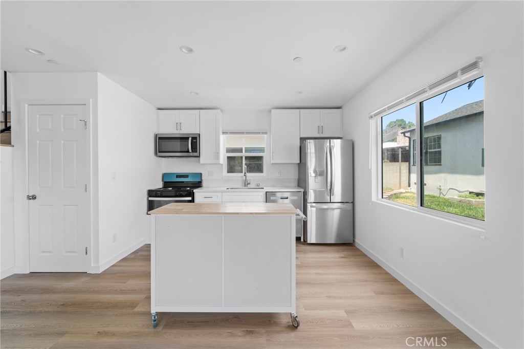 Properties 3 18656 Runnymede Street
