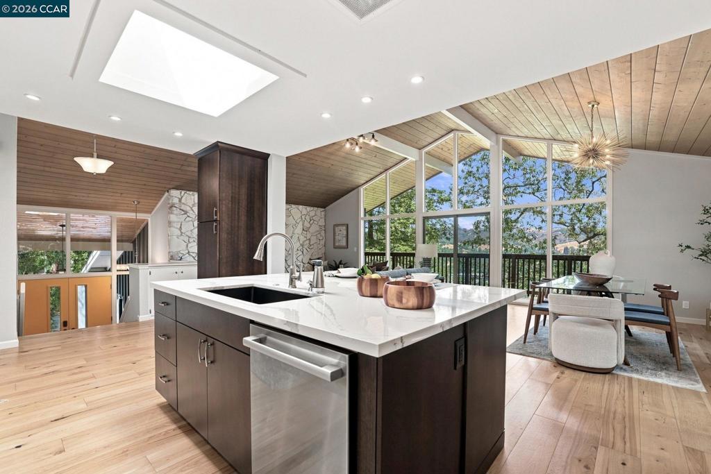859 Mountain View Dr