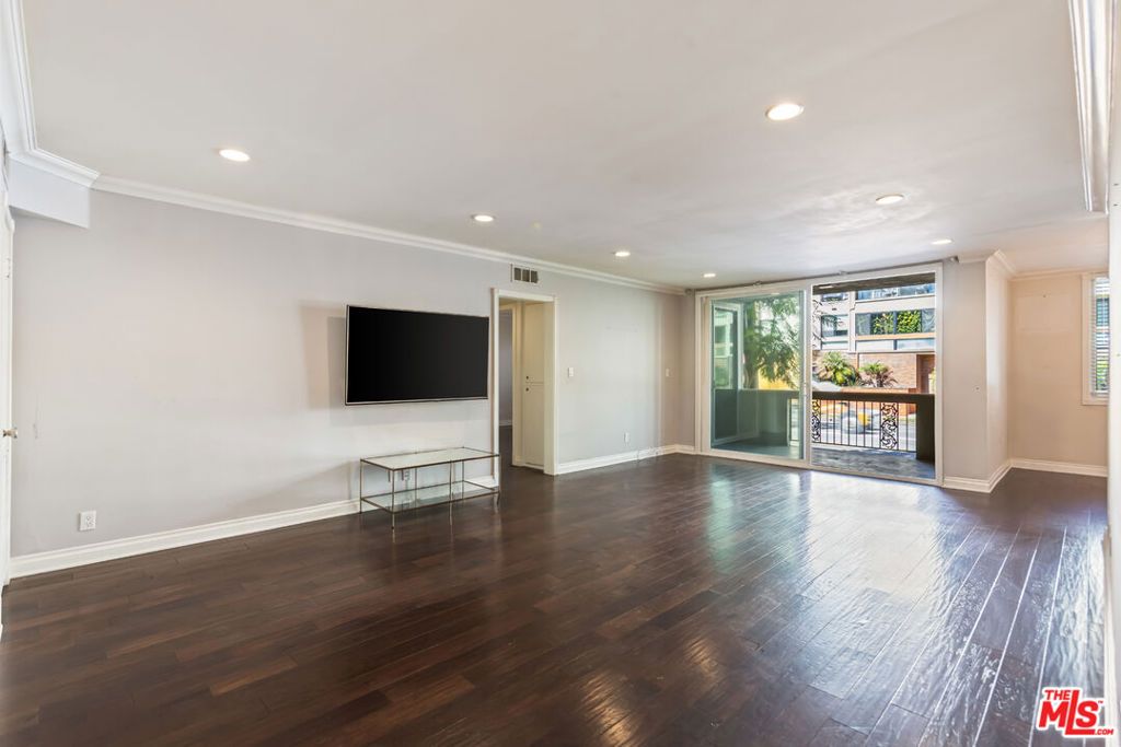 Photo of 11970 Montana Avenue #108, Los Angeles, CA 90049 (MLS # 25608495)