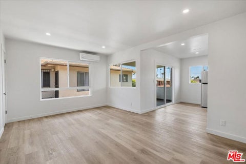 Photo of 517 E 97th Street #5, Inglewood, CA 90301 (MLS # 26102881)